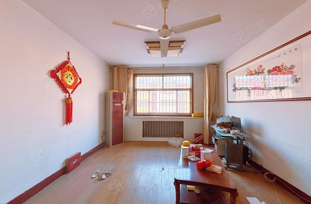 阳光        三里铺 香江南邻 好楼层 送储藏室免大税