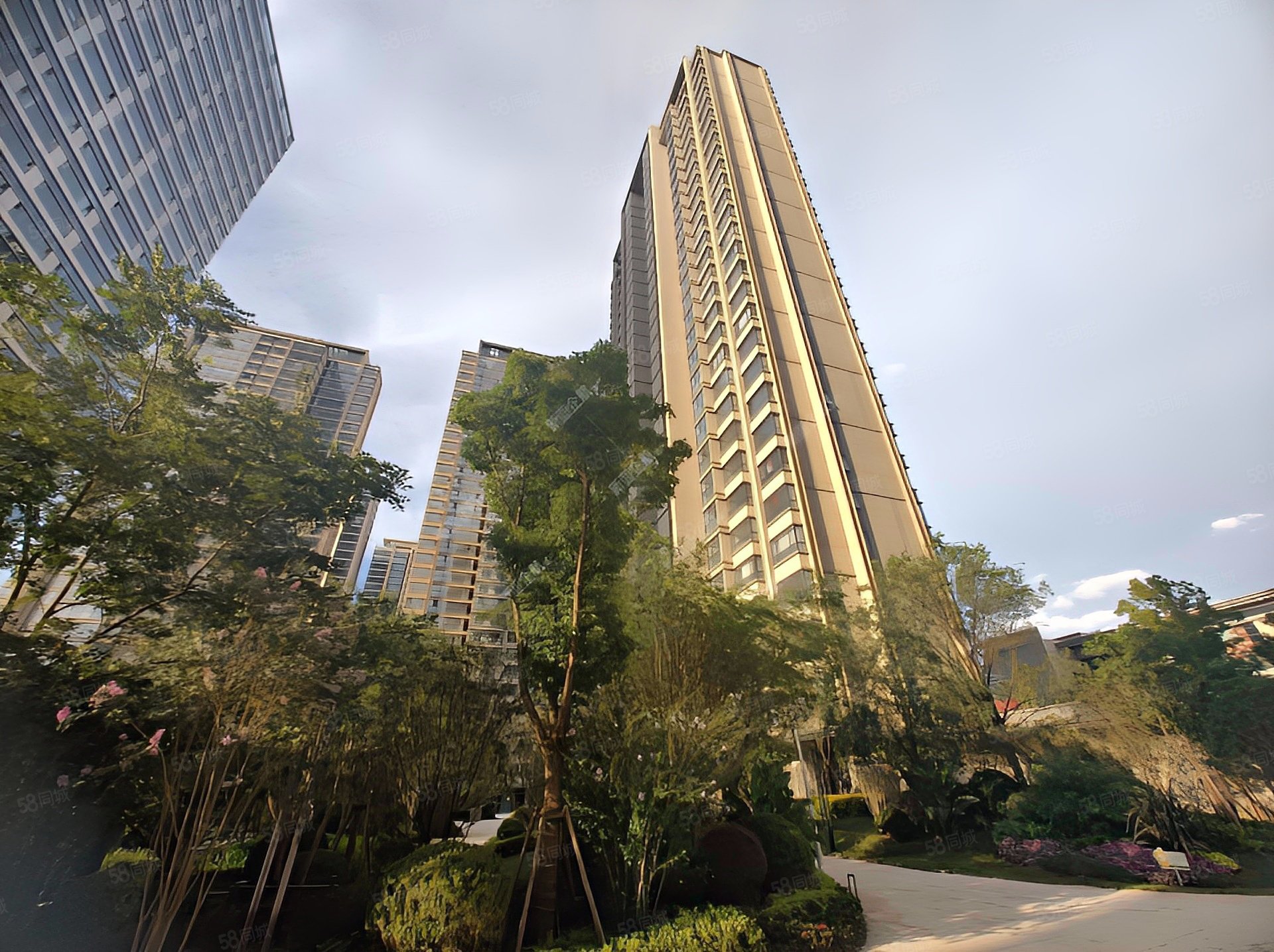 大4房(带大露台)全新装修 拎包入住,绿地巫家坝壹号-昆明58同城