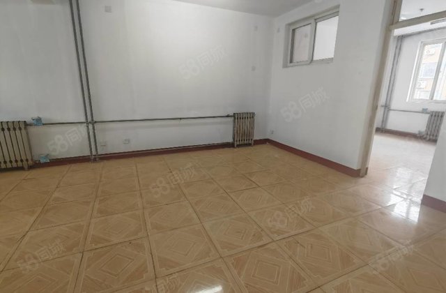 老文轩外国语对面 单位家属院二楼三室两厅 停车方便