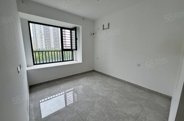 万达东临 理想城三居双卫可做四居 送储车位 可按揭 随时看房