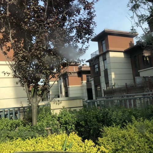 青岛二手房 胶州二手房  送车库家具家电 双气供暖怡情苑大套二精装