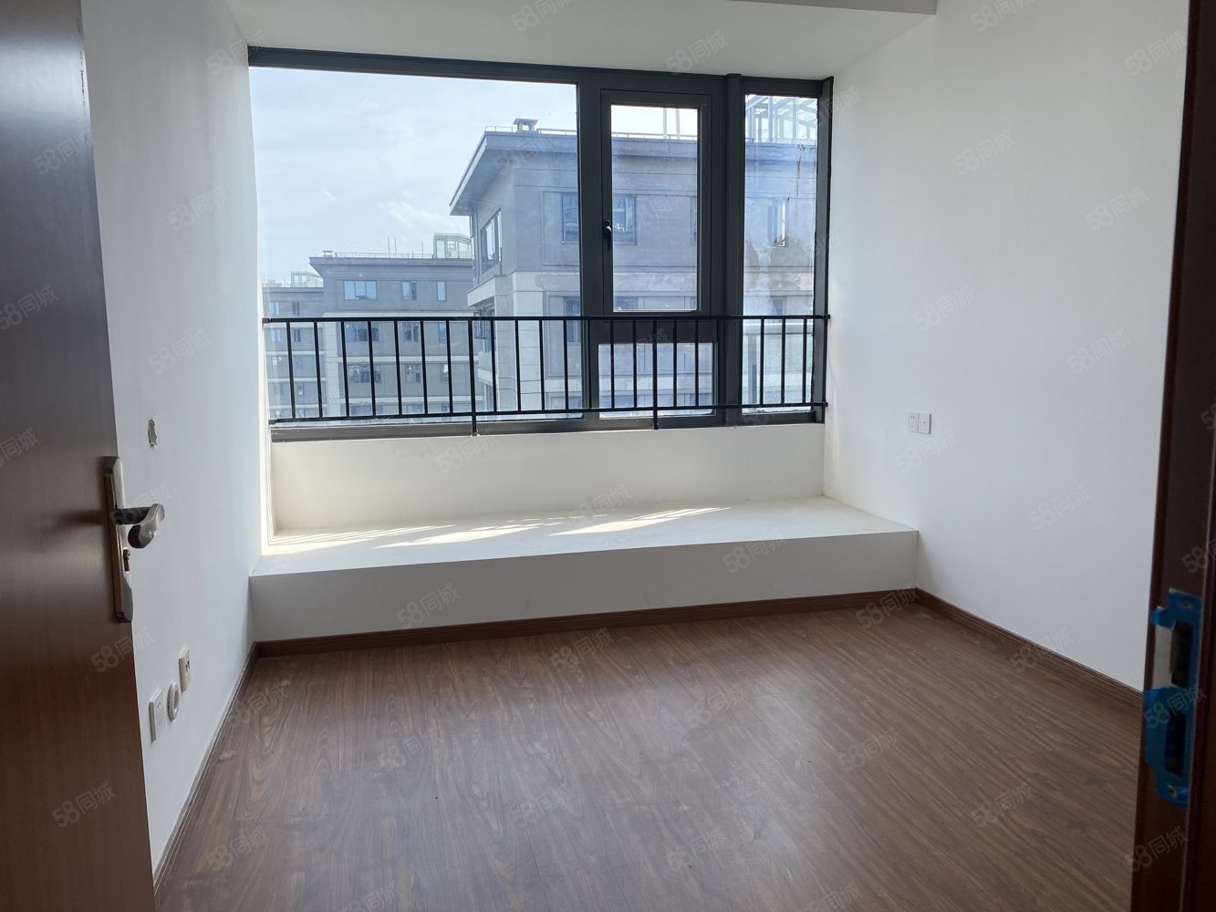 元垄中南华著3室2厅2卫127㎡南北179万