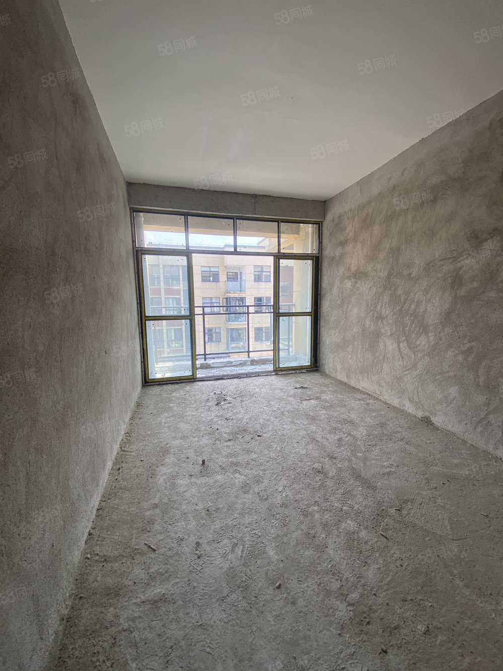 东华学府4室2厅2卫116㎡南北74万