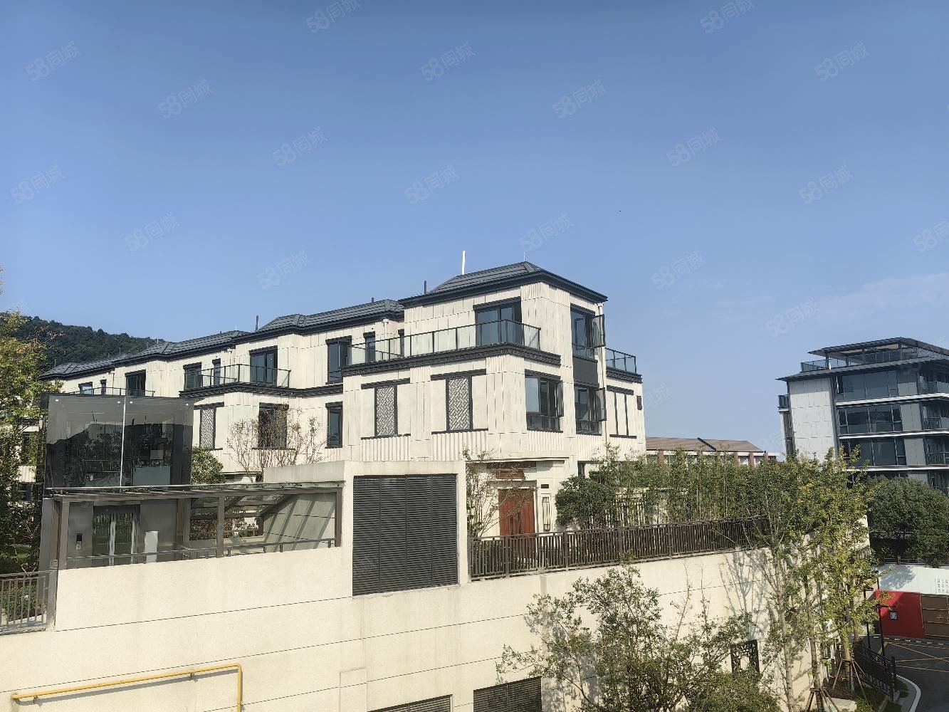 面朝市区 视野好 3000亩高尔夫球场环绕,伴山美墅-湖州58同城