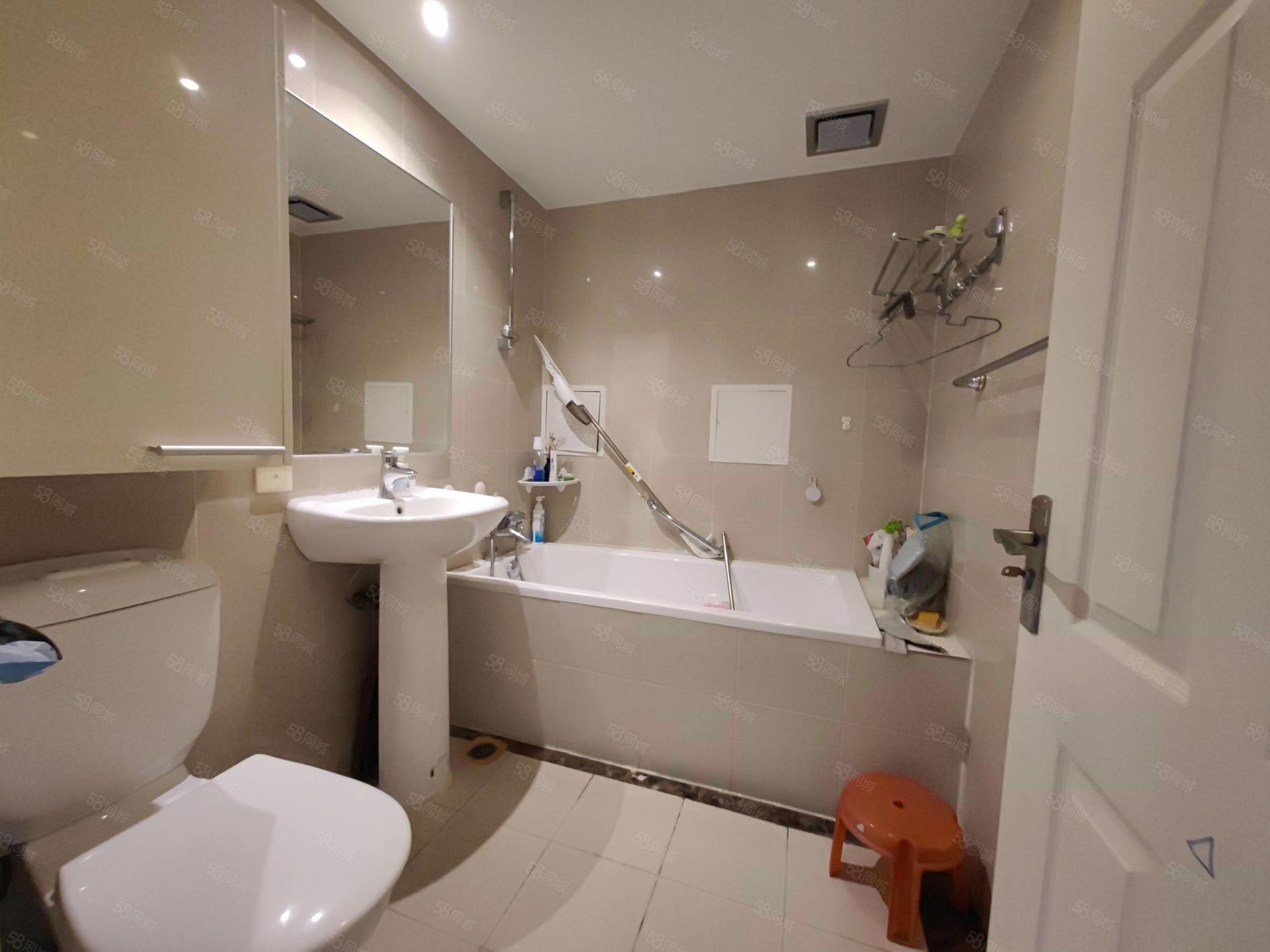 匯欣公寓3室2廳3衛(wèi)220.53㎡南北1299萬