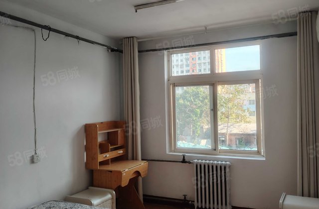 急售！急售！闸口附近，  三楼，温馨三室，看房方便可按揭！