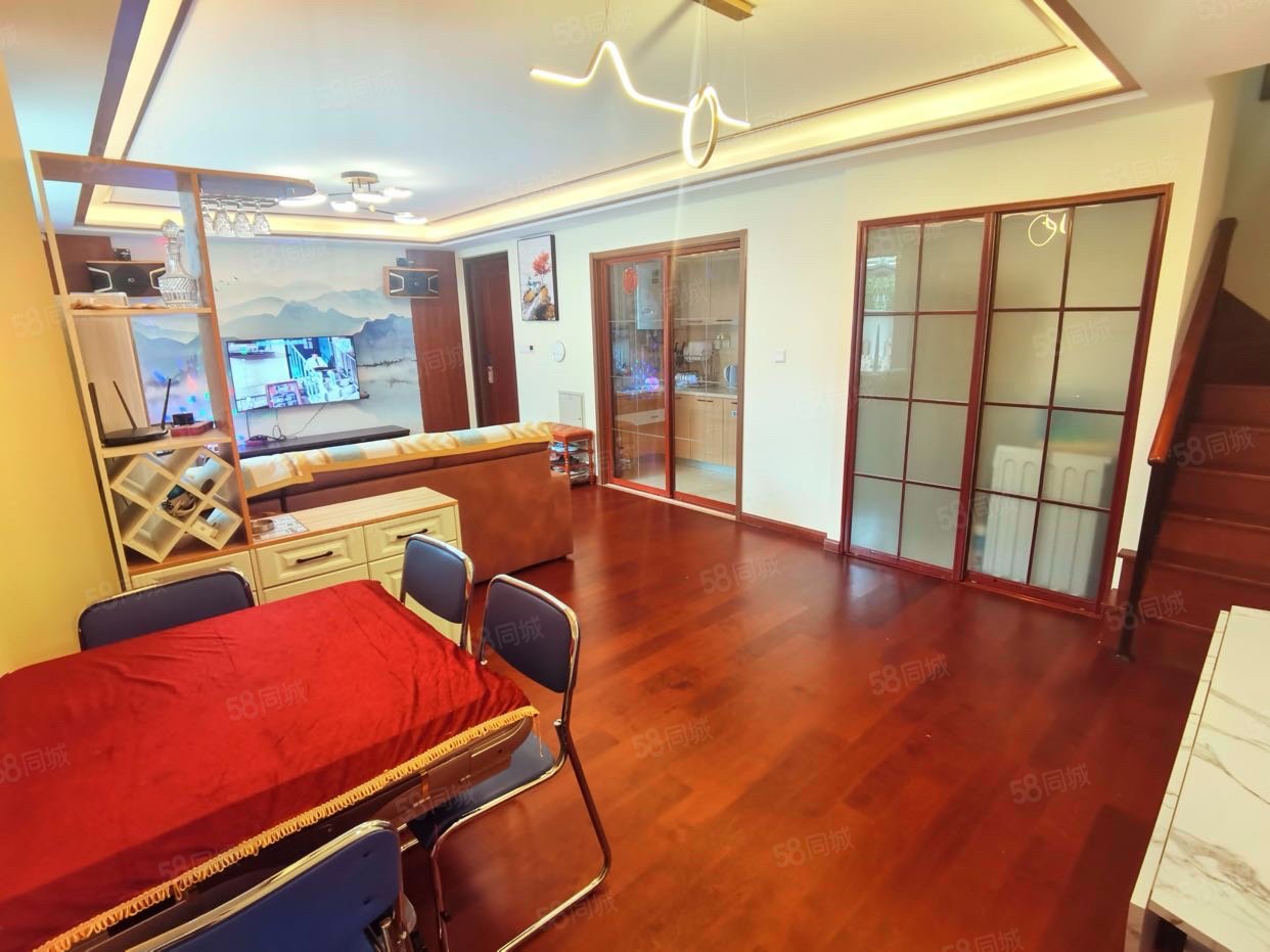 龍湖長城源著(三期)3室1廳2衛(wèi)121.33㎡南240萬