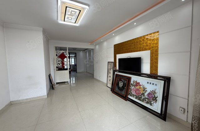 东昌湖边 电梯洋房 名人苑三期 带两个车库 三室双卫 随时看