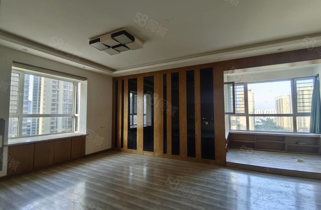 东昌东校一墙之隔，双卫11楼东边户小高层，免大税送车位储藏室