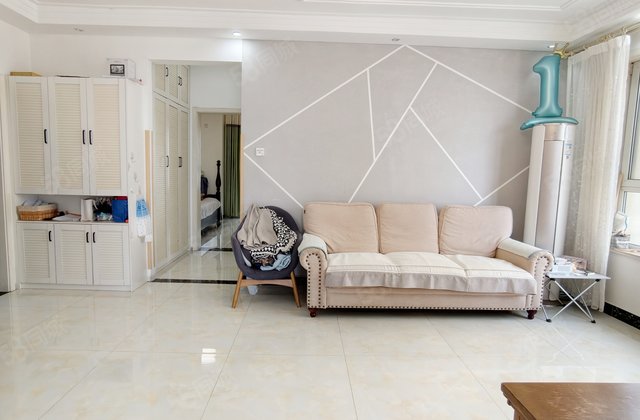 人民公园 大润发  市中心 精装三室  边户