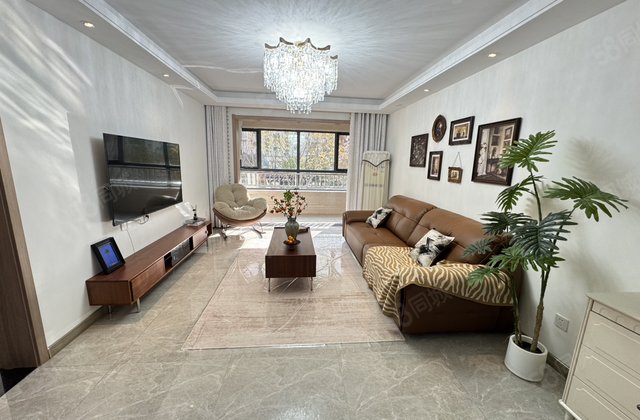 莲湖新城 洋房 婚房   精装三室双卫 带车位储藏室