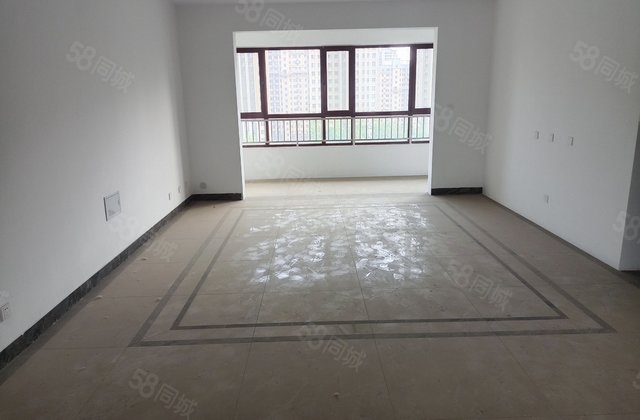 区政府   实验旁 1011带车位 储藏室  送超大露台