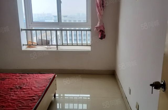 急！急！急！ 滨河社区 板楼 精装好房朝南 价格美丽送地下室