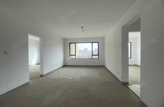 百合新城带车位储藏室免大税新房未住中间楼层