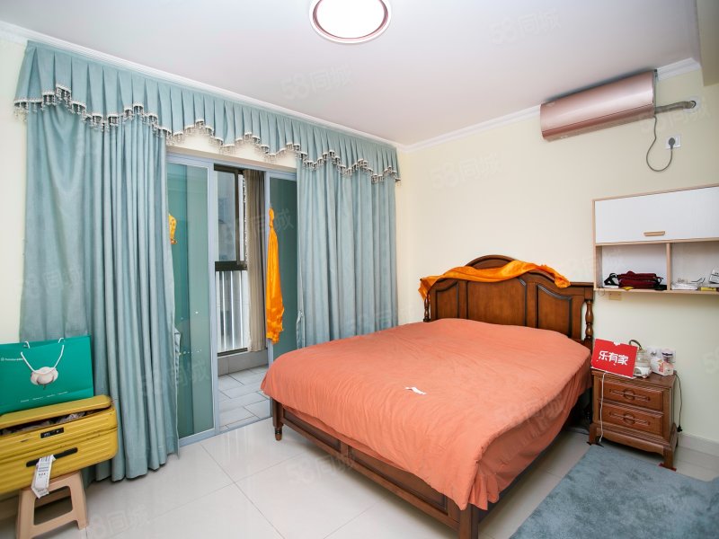 现代城华庭3房2卫720低指导134w中楼层厅出阳台