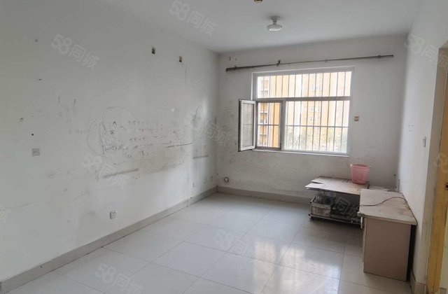 实验，南湖新城，采光好，南北通透，区政府