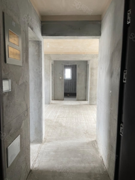 金科廊桥水乡3室2厅1卫104㎡南北50万