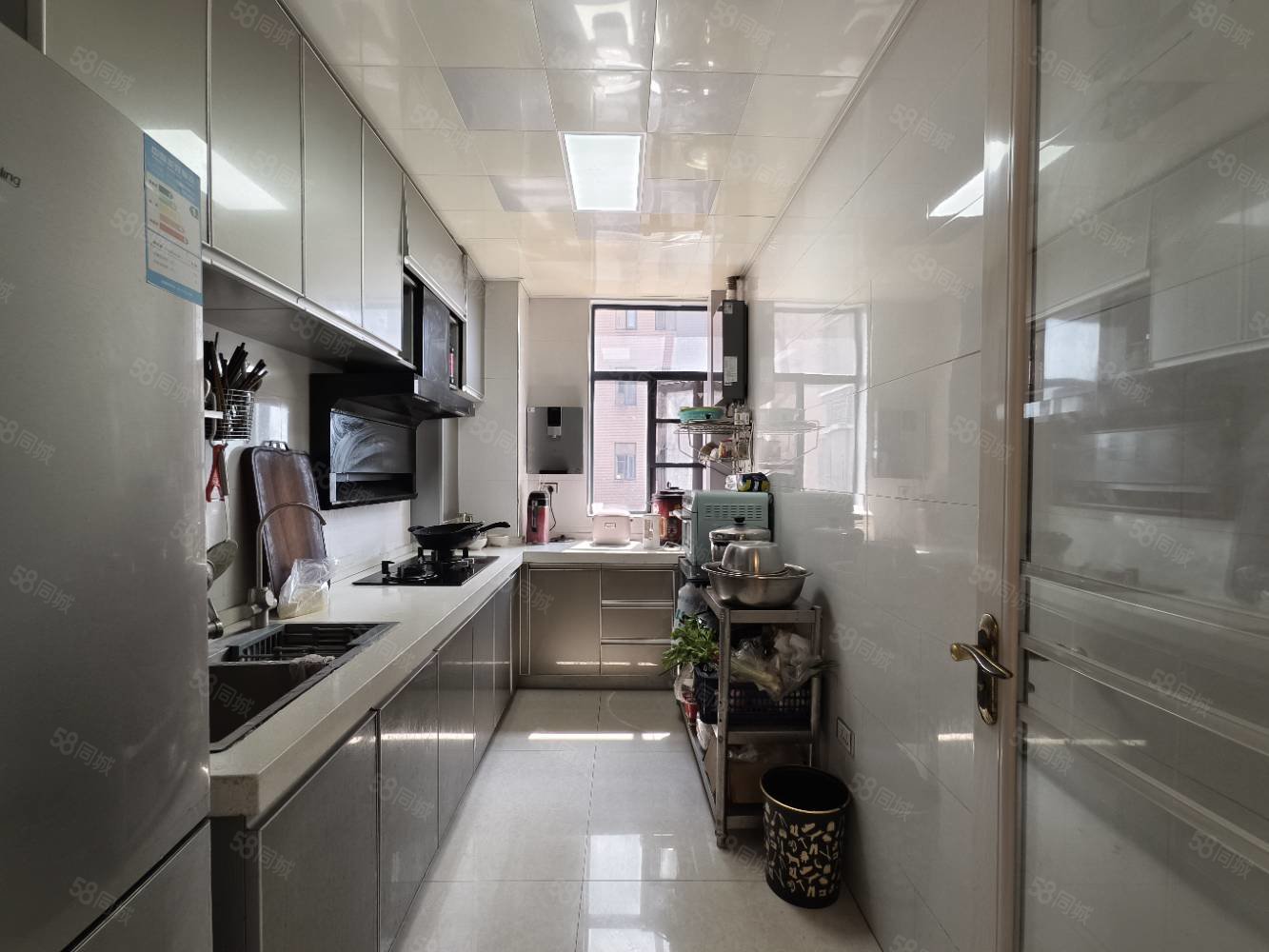 维多利亚3室2厅2卫135㎡南北92万