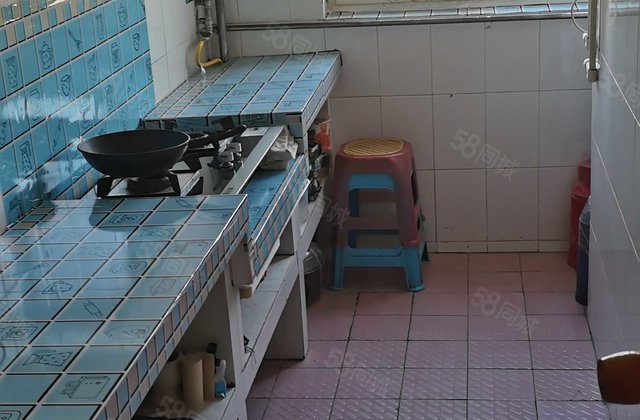 东昌中学总校，三室，带地下室，价格可议，房东直卖