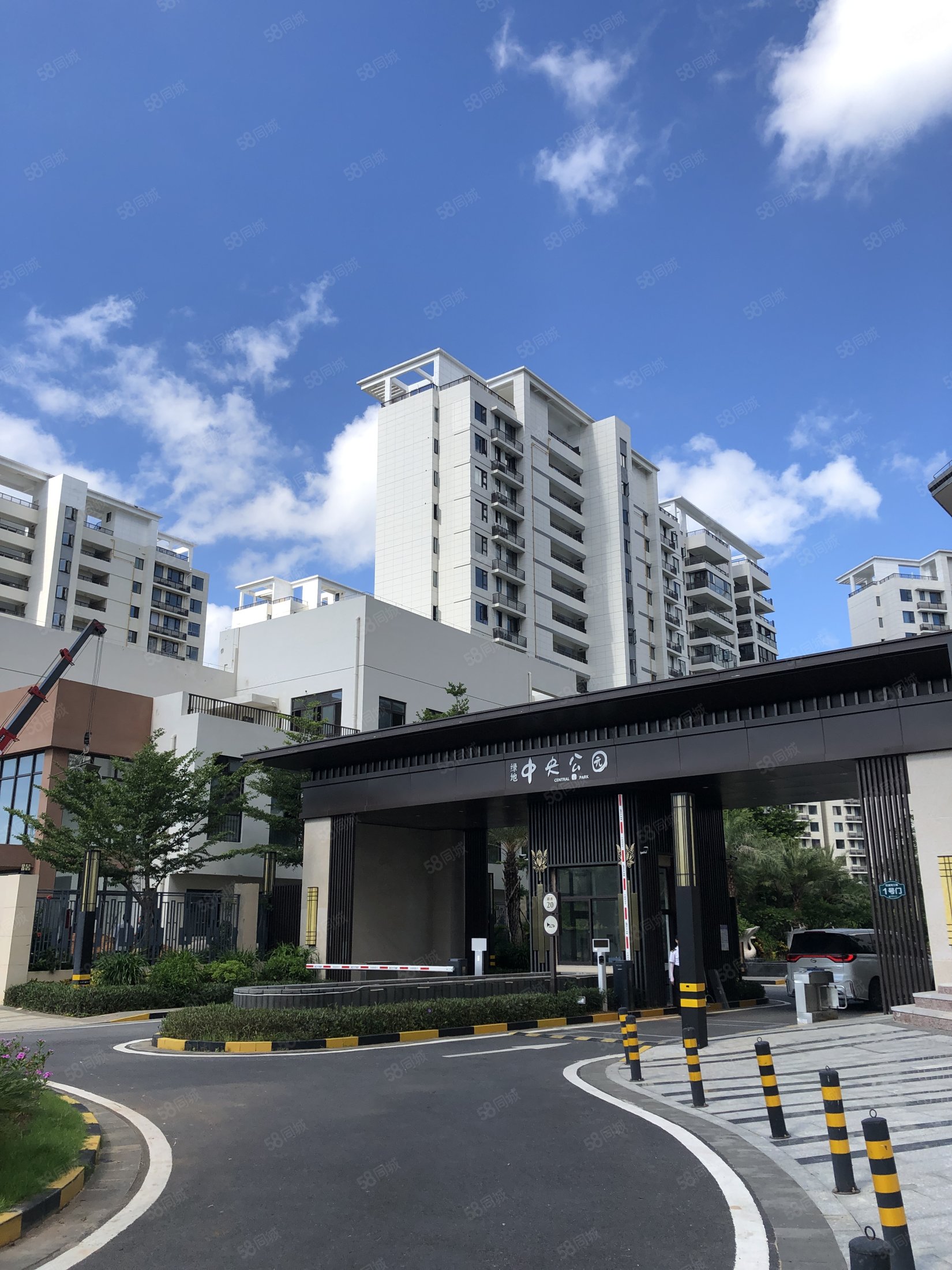 中央公园122平四房两卫全新 南北通透随时看房,绿地悦澜湾(公寓住宅)