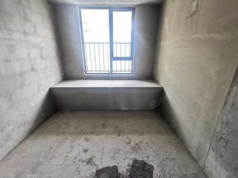 邦泰紫霄台3室2厅2卫105㎡南北72万