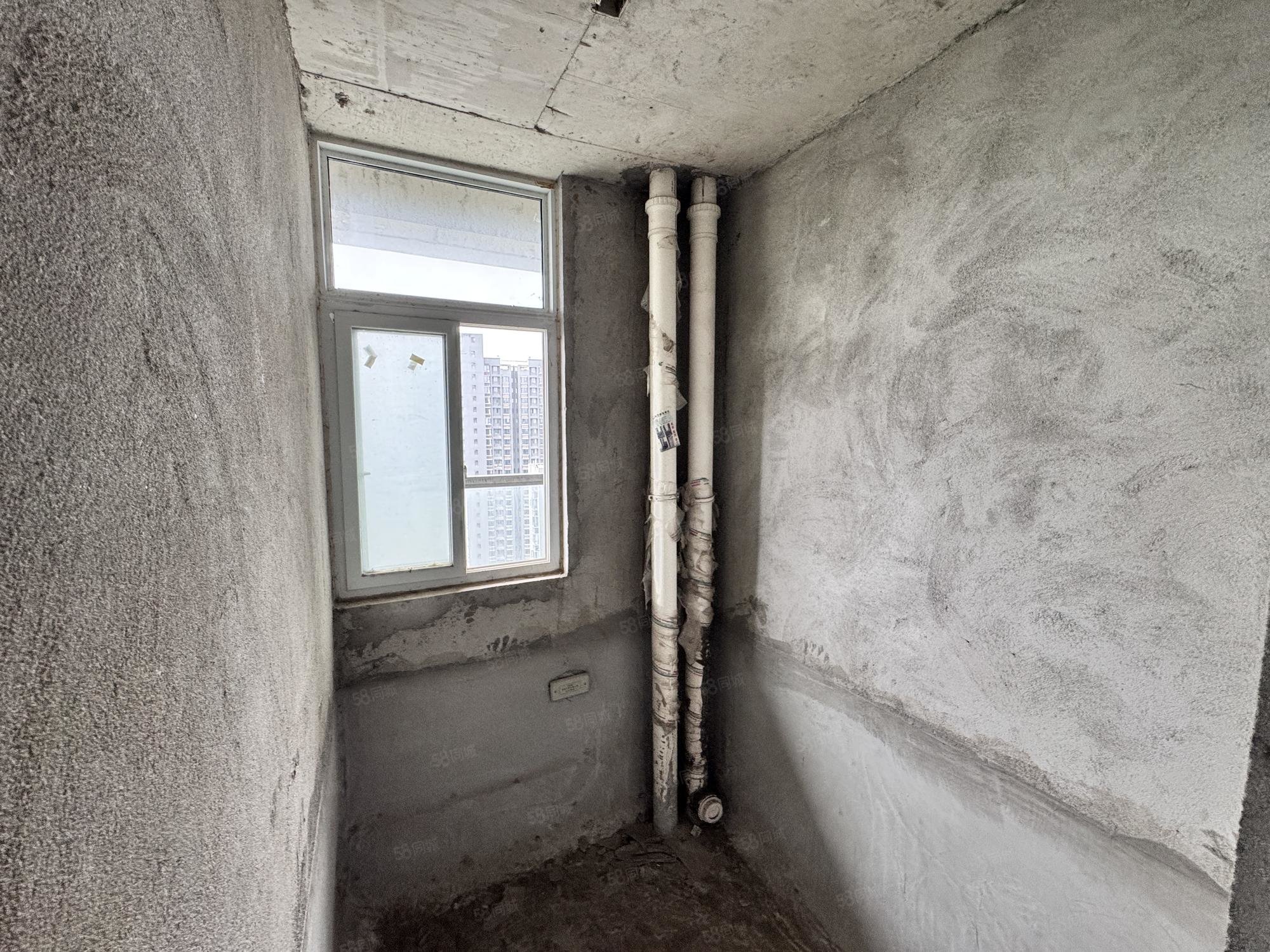 腾龙国际1室1厅1卫55.66㎡南26万