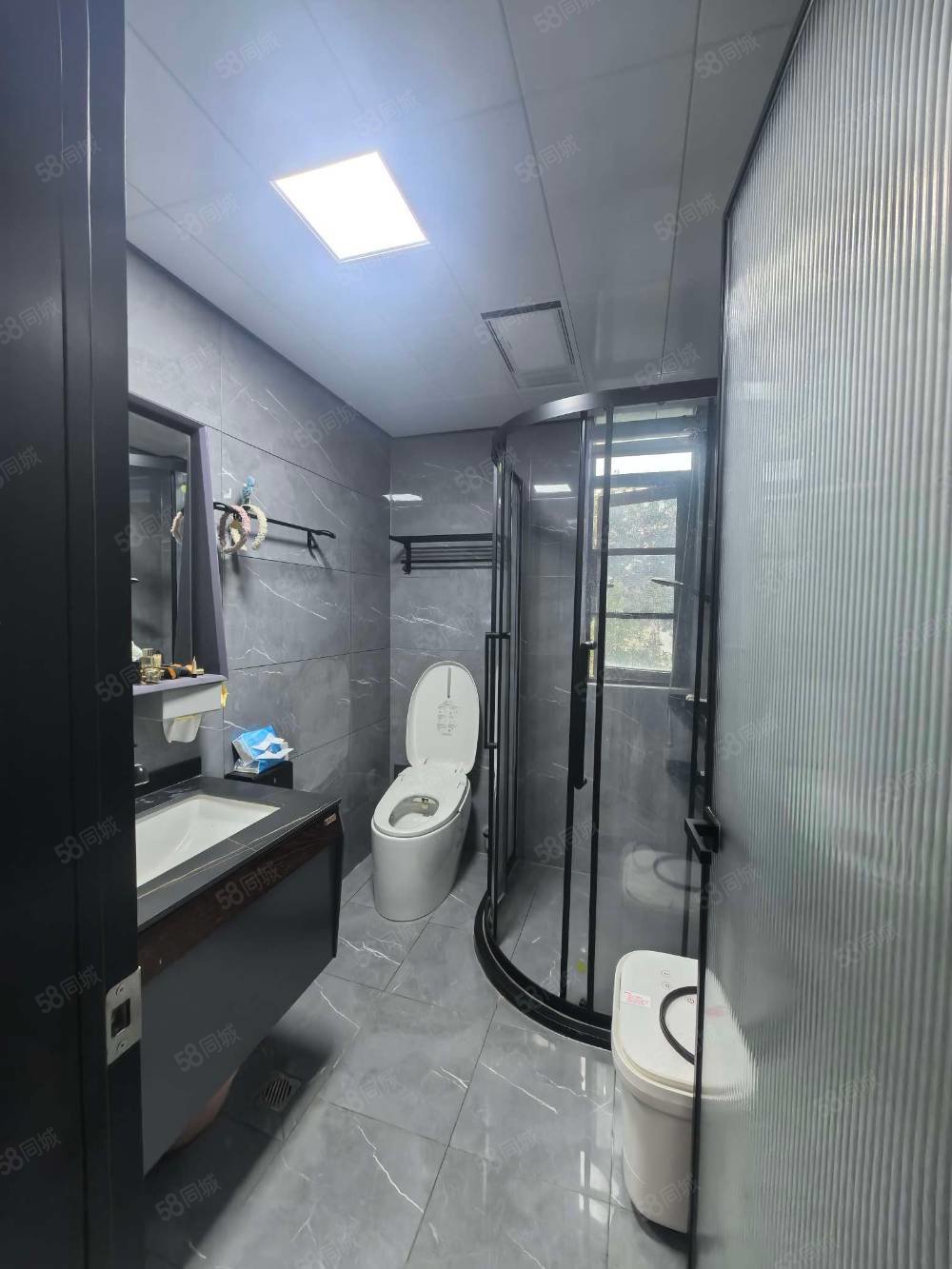 港中旅公元6室2厅3卫180㎡南北199万