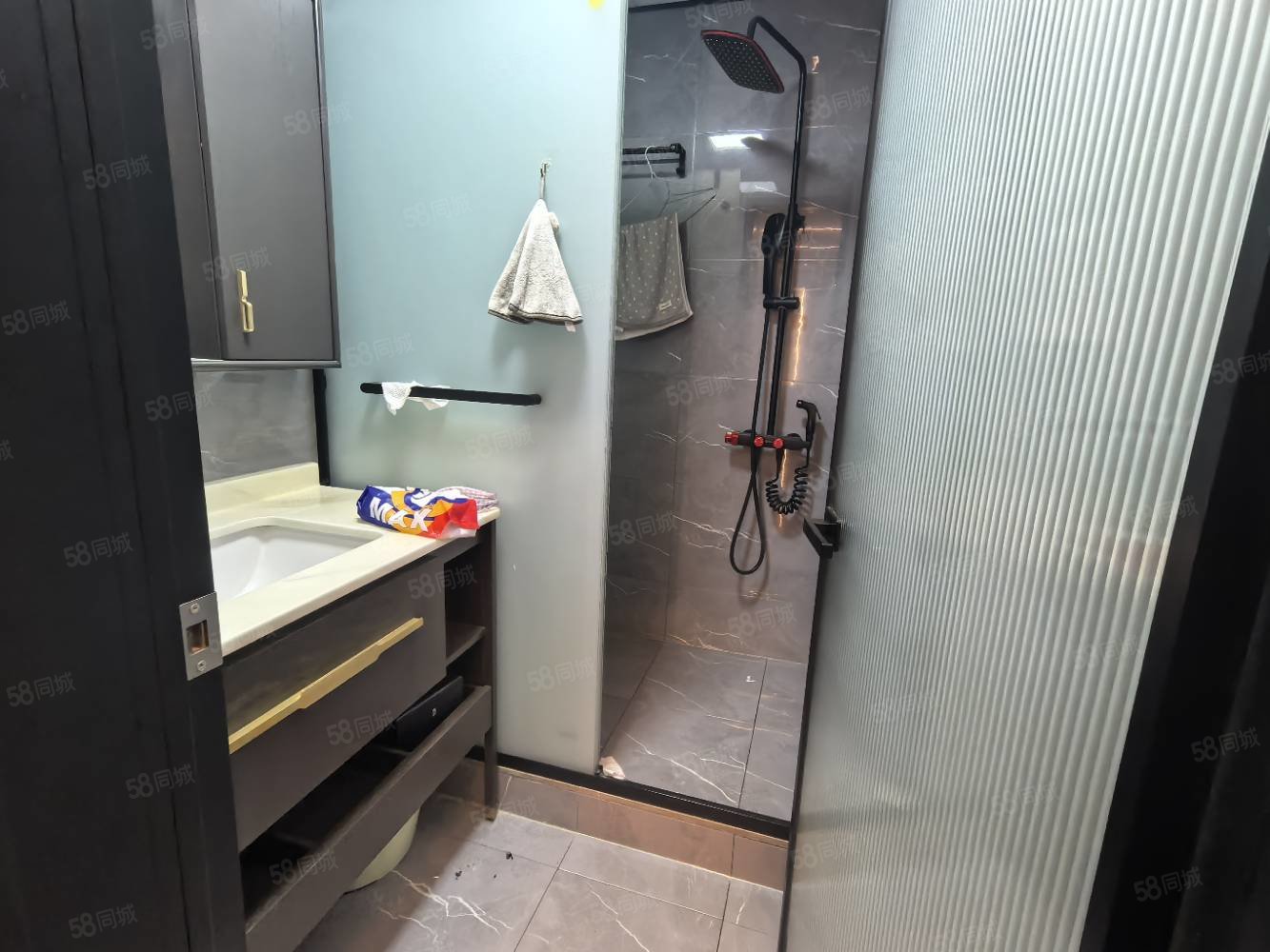 港中旅公元6室2厅3卫143㎡南北189万