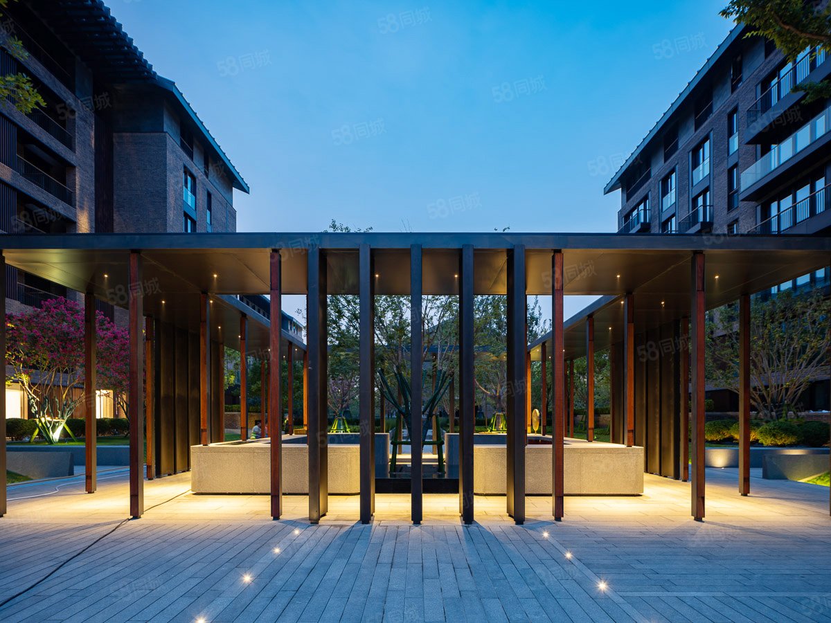 永威上和院4室2厅3卫257.73㎡东1700万