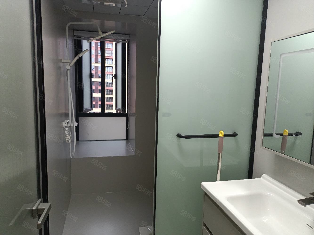 新城明珠3室2厅2卫135㎡南北55.8万