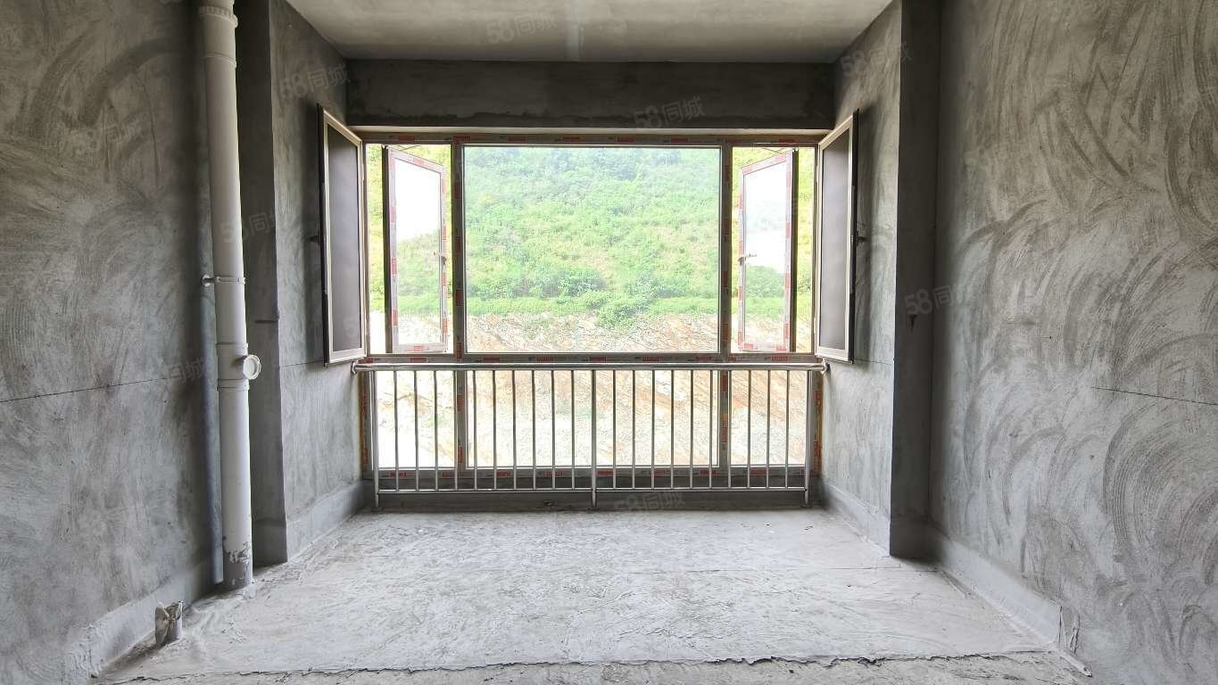 国瑞文旅城3室2厅2卫79.42㎡西南39.8万