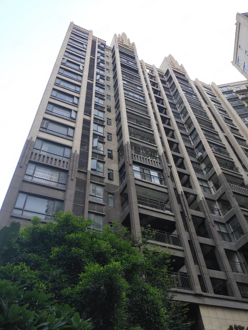 金龙湾小区大四房全新家具家电全送仅售5380一平方