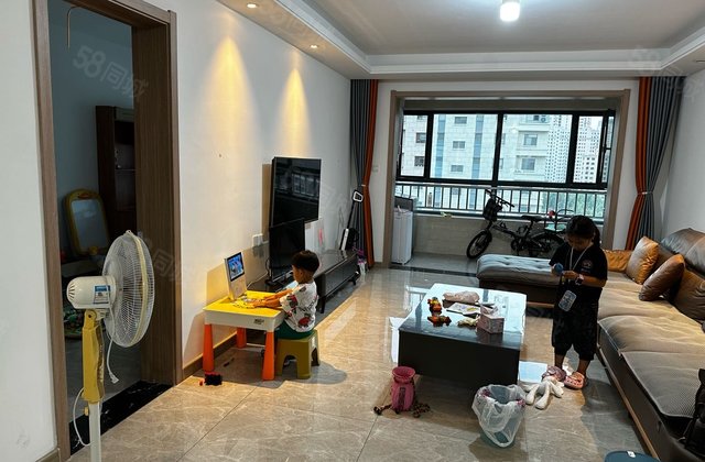 电梯小洋房，好楼层。 裕昌莲湖新城北区双卫 。送车位储藏室。