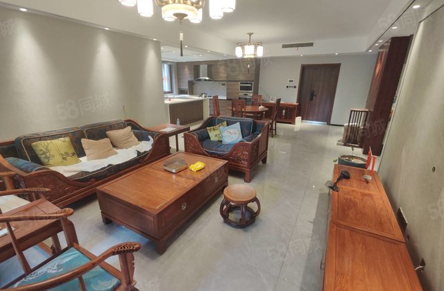 月季公园旁 小别墅豪华装修 一楼加下沉 送院子车储免大税了