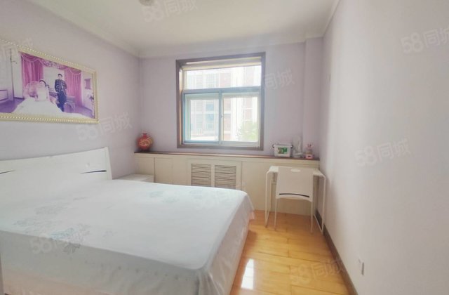 凤凰台出门湖边 中间楼层东边户 精装修 小区停车方便 送储