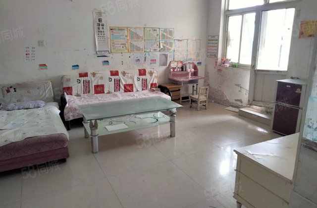 文轩对门，外国语旁边好停车，  方便，近一步安全一生，随时办