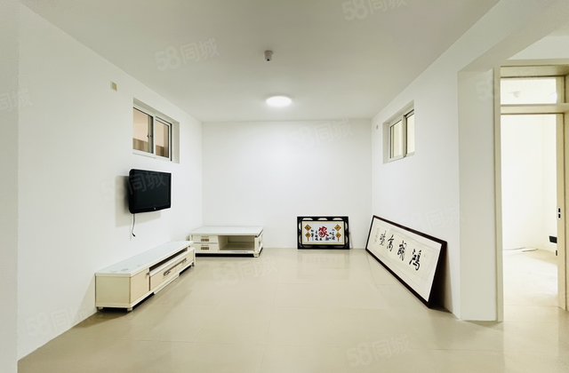 新出 万达 电大旁 多层二楼 三室地暖 送储停车方便