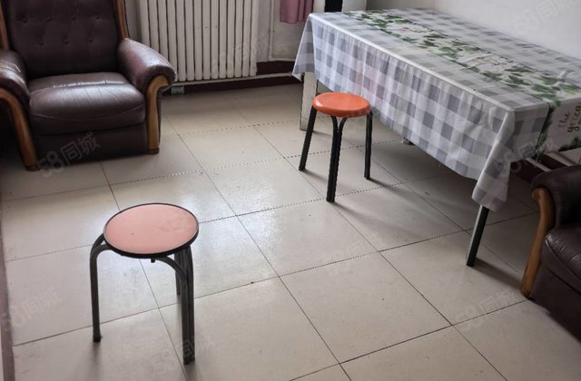 文轩范围，中间楼层，诚心卖简单装修，看房方便，性价比很高