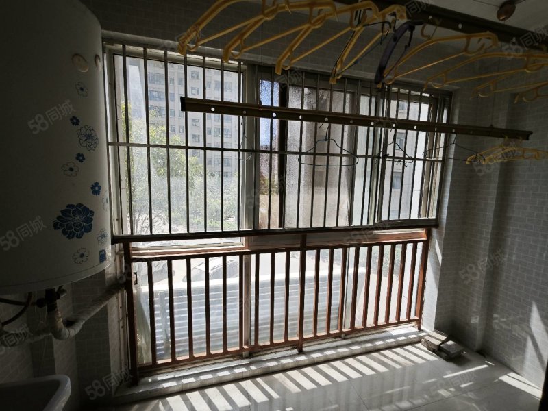 学府名苑3室2厅1卫105㎡南北59万