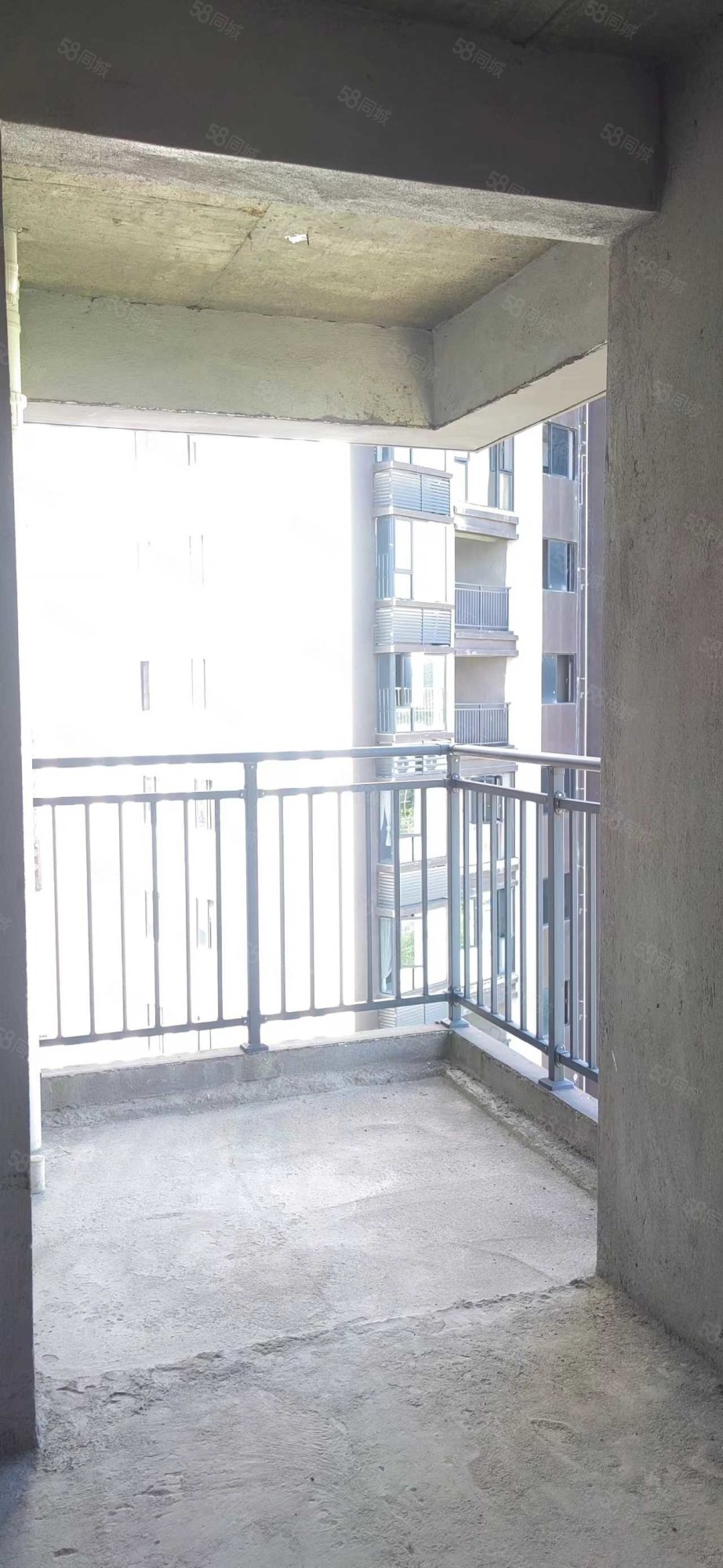 尚品国际1室1厅1卫46.39㎡东27万