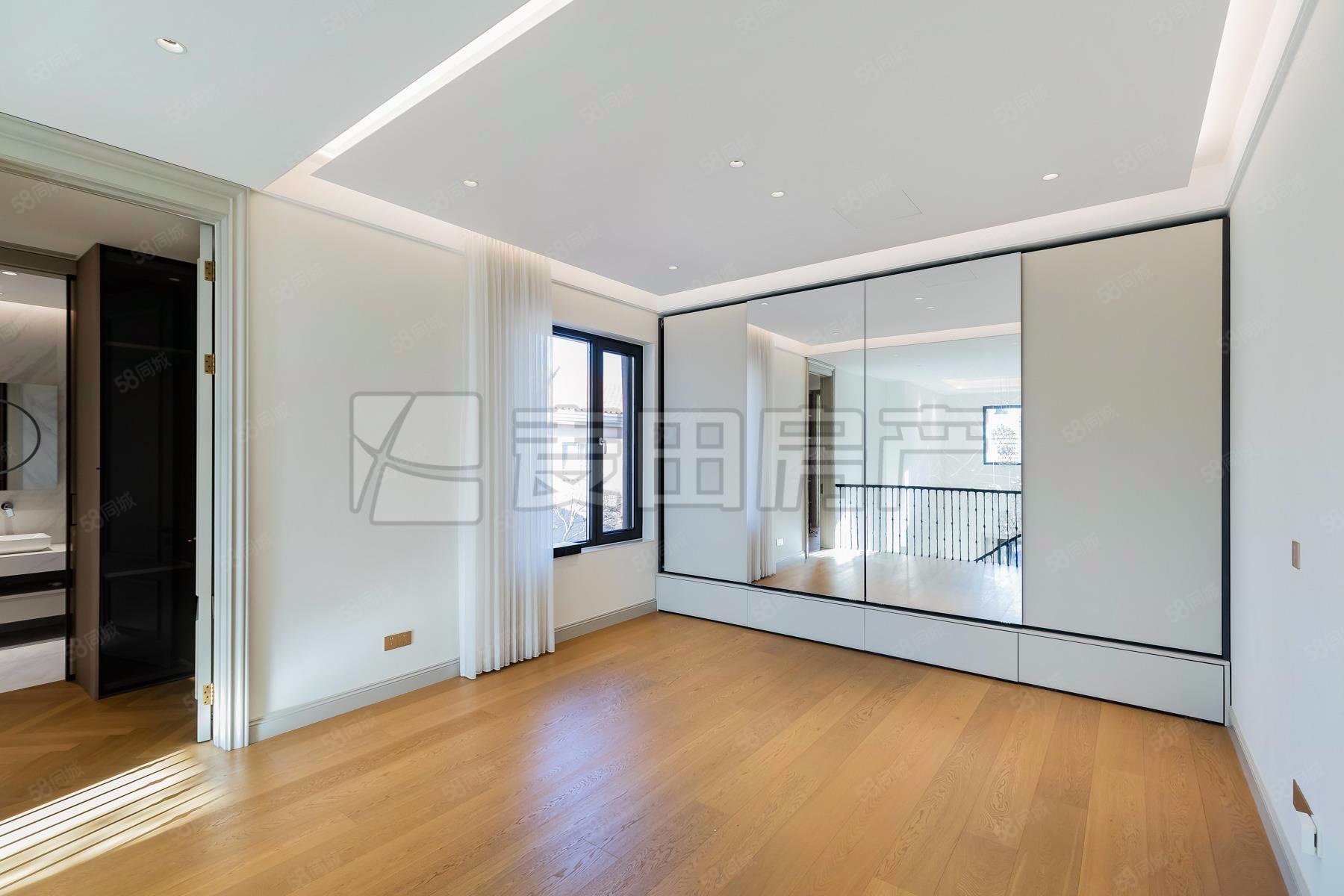 裕京花園別墅5室3廳4衛(wèi)291.11㎡南北2900萬