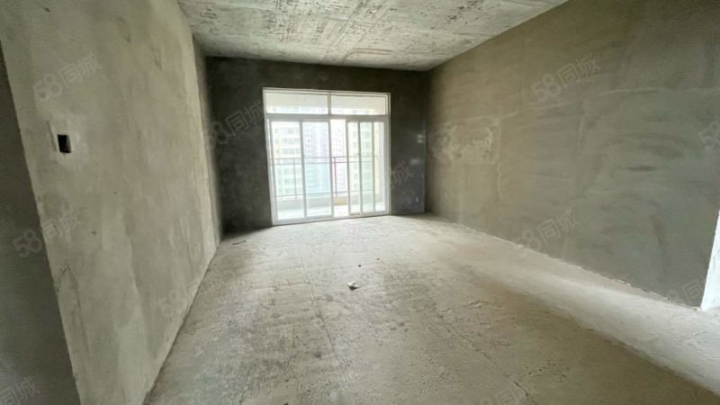 都市华府3室2厅2卫128㎡南北65万