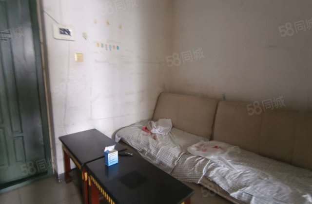 文轩 闸口附近 新时代 次顶 一室一厅 送储藏室 看房有钥匙