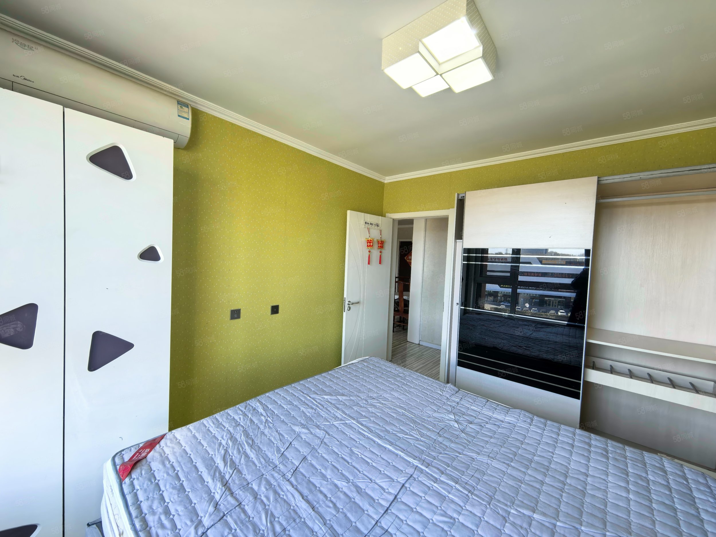 鑫園小區(qū)聞松臺2室1廳1衛(wèi)83.32㎡南200萬