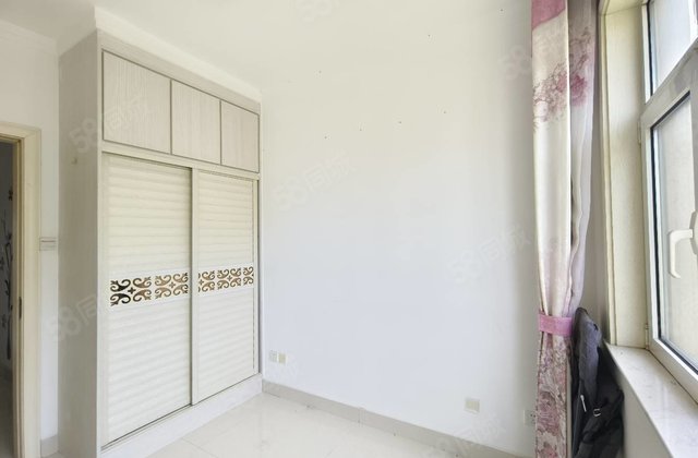 黄山路 商品住宅 精装好房 小三房 房龄新 交通便利