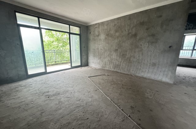 四季花城4室2厅142㎡53.8万二手房图片