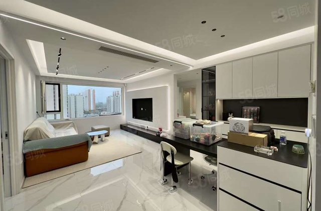 绿城百合新城 电梯房 近医院 楼龄新 南北通透 购物方便