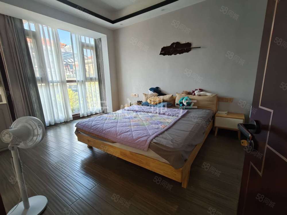 德和沁园(别墅)5室3厅4卫216㎡南北550万