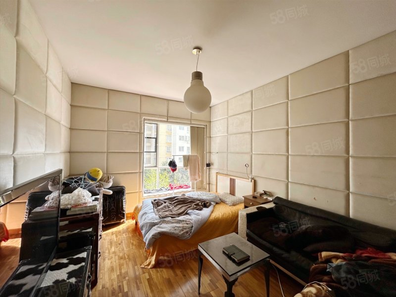 万达广场旁精装修跃层5室一梯两户南北通透环境优美绿化好