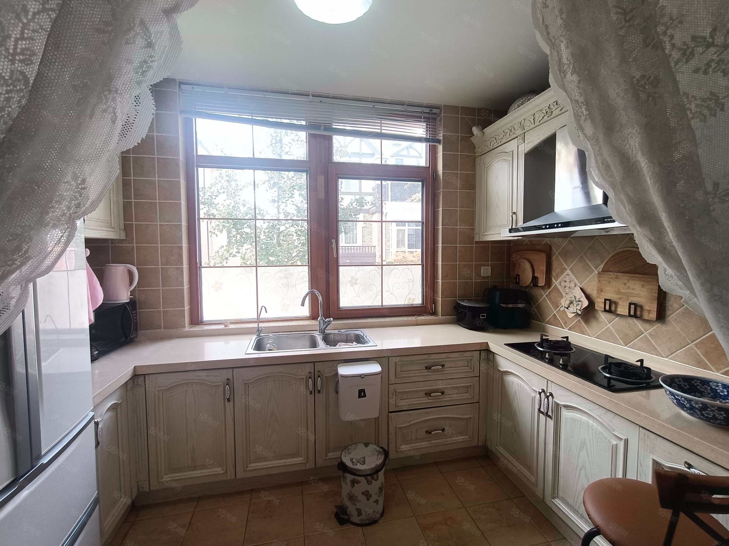 藍(lán)岸麗舍(別墅)4室2廳4衛(wèi)389.46㎡南北1150萬(wàn)